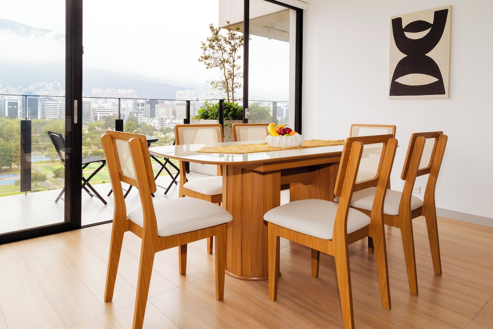 Top Rentals Qorner