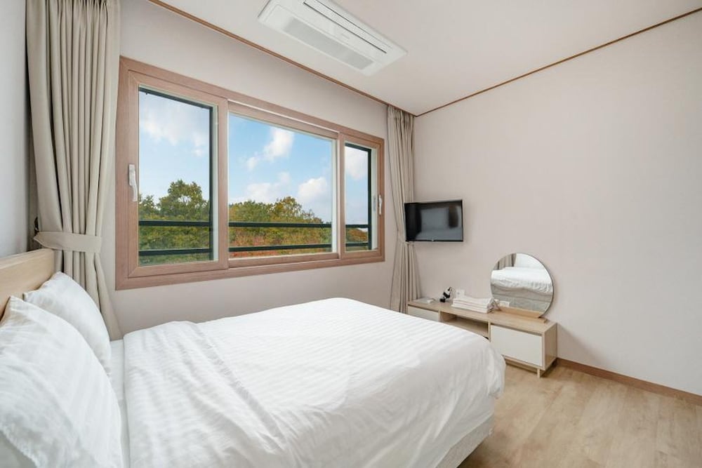 Jeju Gwaneumsa Ganeun gil Pension