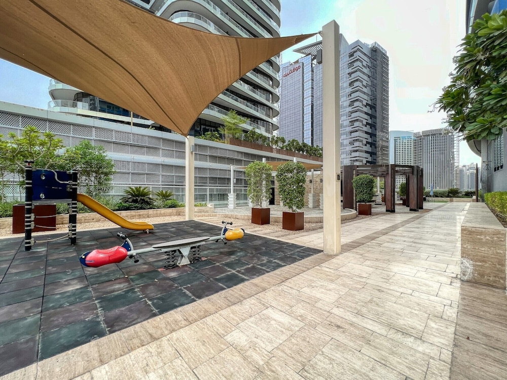 Amazing 1 BR Apartment Damac Mall Street
