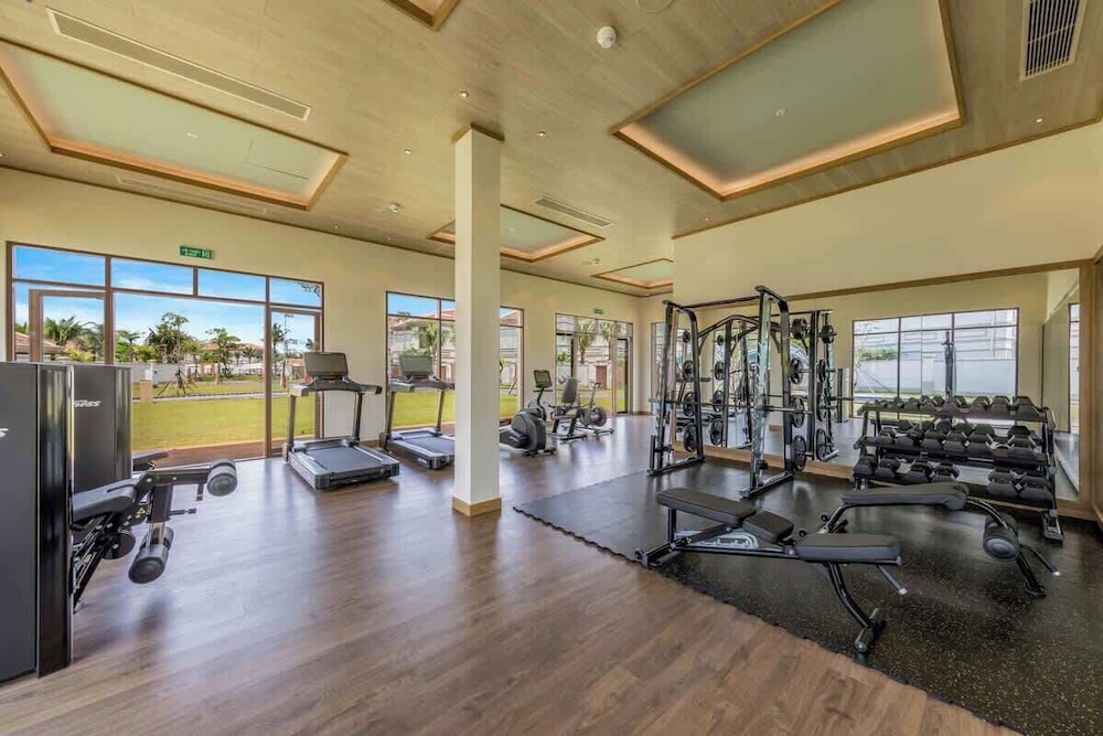 Luxe 3BR Villa: Pool, Breakfast & Housekeeping