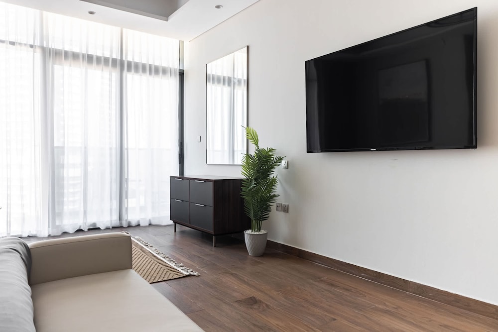Luxurious 3Br Apt in Nobles Tower Full Burj View