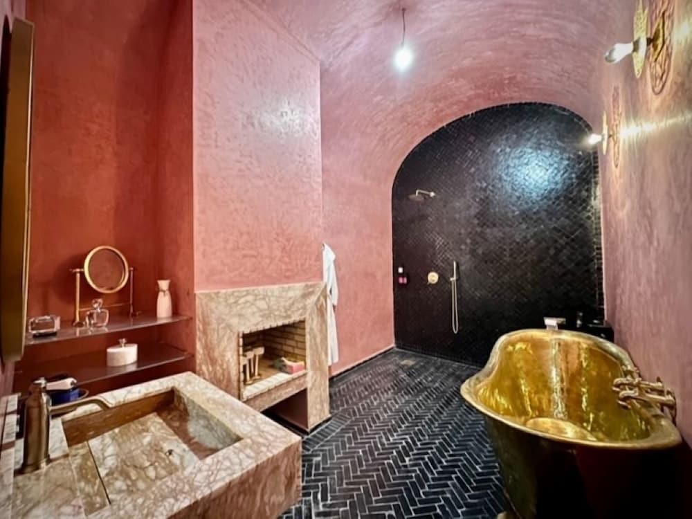 Riad LallaBaya
