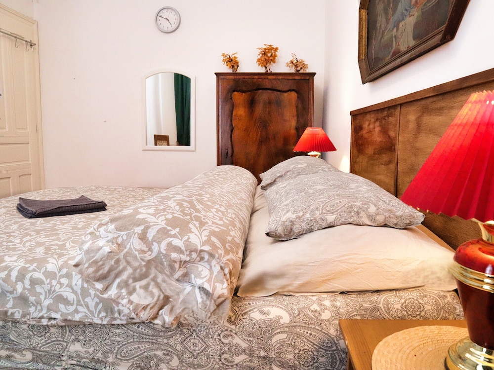 Room & Parking Assistance