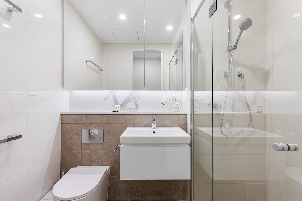 Remarkable 3-bed With City Views & Swimming Pool