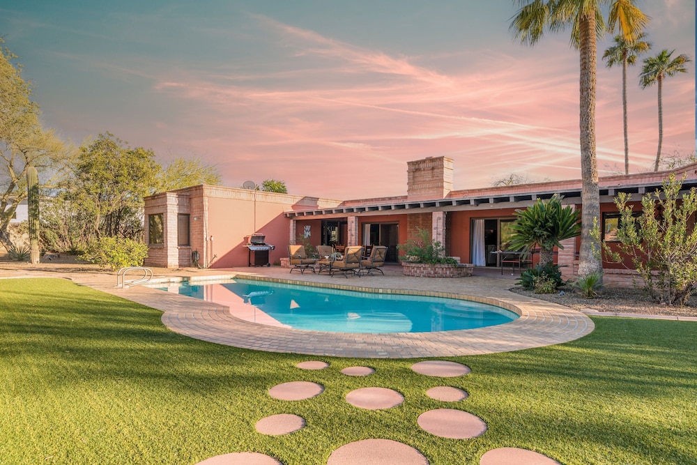 La Casona by Avantstay Gorgeous Spanish Style Oasis w Historic Charm Pool