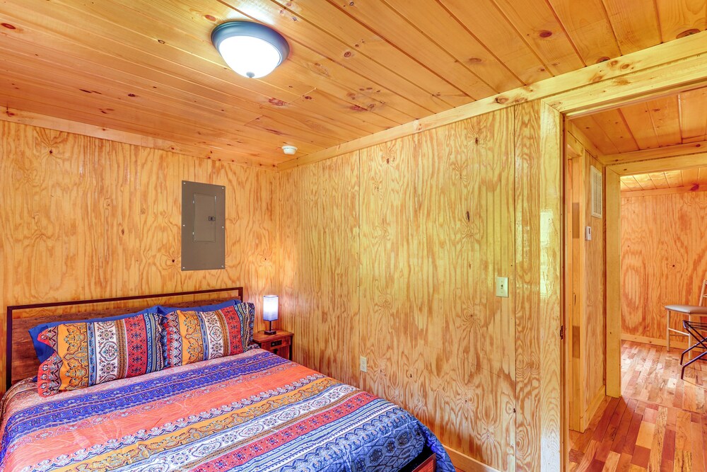 Serene Beattyville Cabin: 24 Mi to Red River Gorge view 3