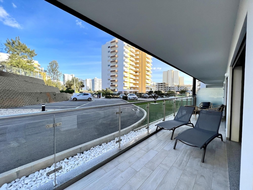 Praia DA Rocha Twins 2 With Pool by Homing view 4