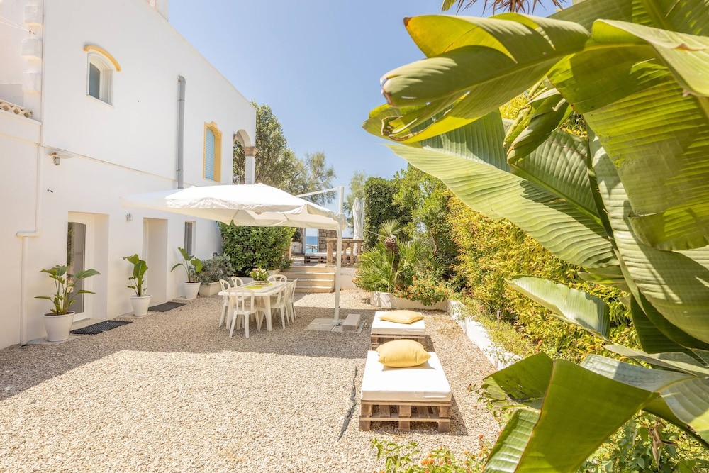 Belvedere - Seafront Apartment - 3 Places
