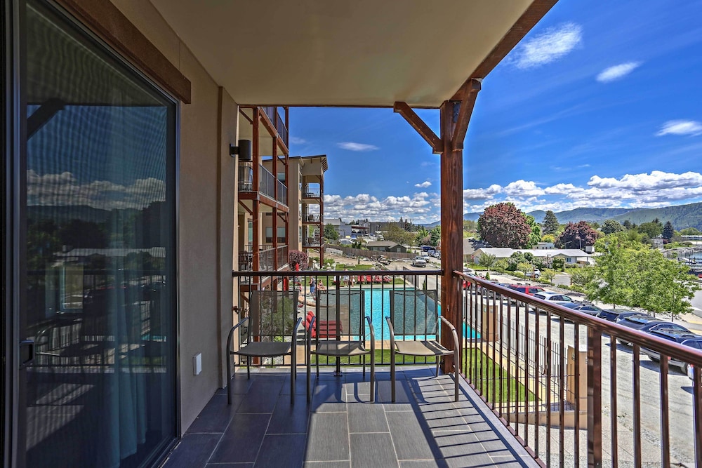 Cozy Manson Condo on Lake Chelan w/ Pool Access! view 4