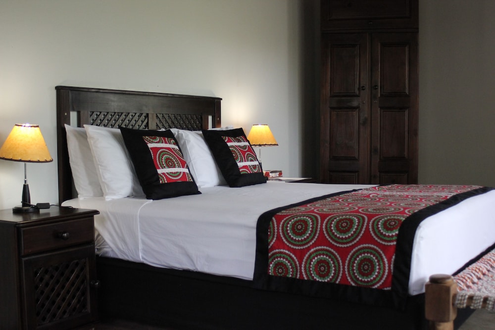 Nahakwe Lodge