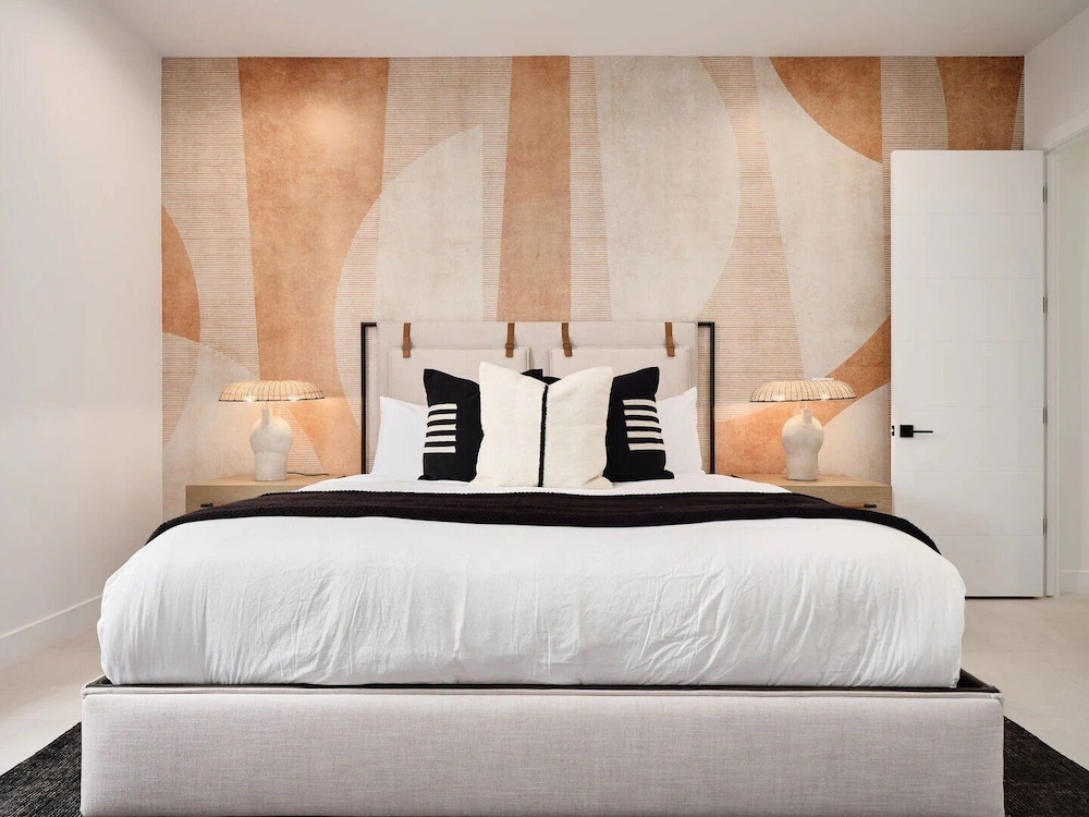 Luxe - Solstice Retreat - Heated Pools - 2 Homes