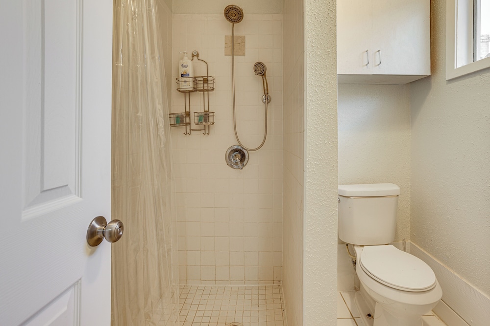Suburban Home By Arthur Storey Park & HCA Houston!