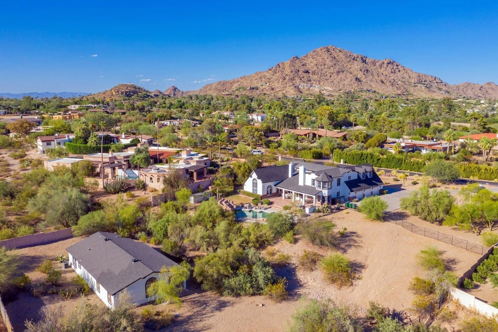 Majestic Mountain Mansion-heated Pool-guest House