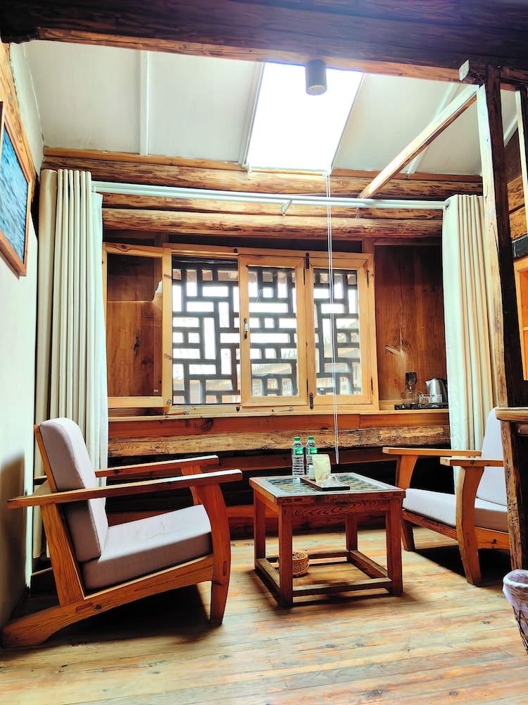 Jia Kedi Ancient House Cultural Homestay