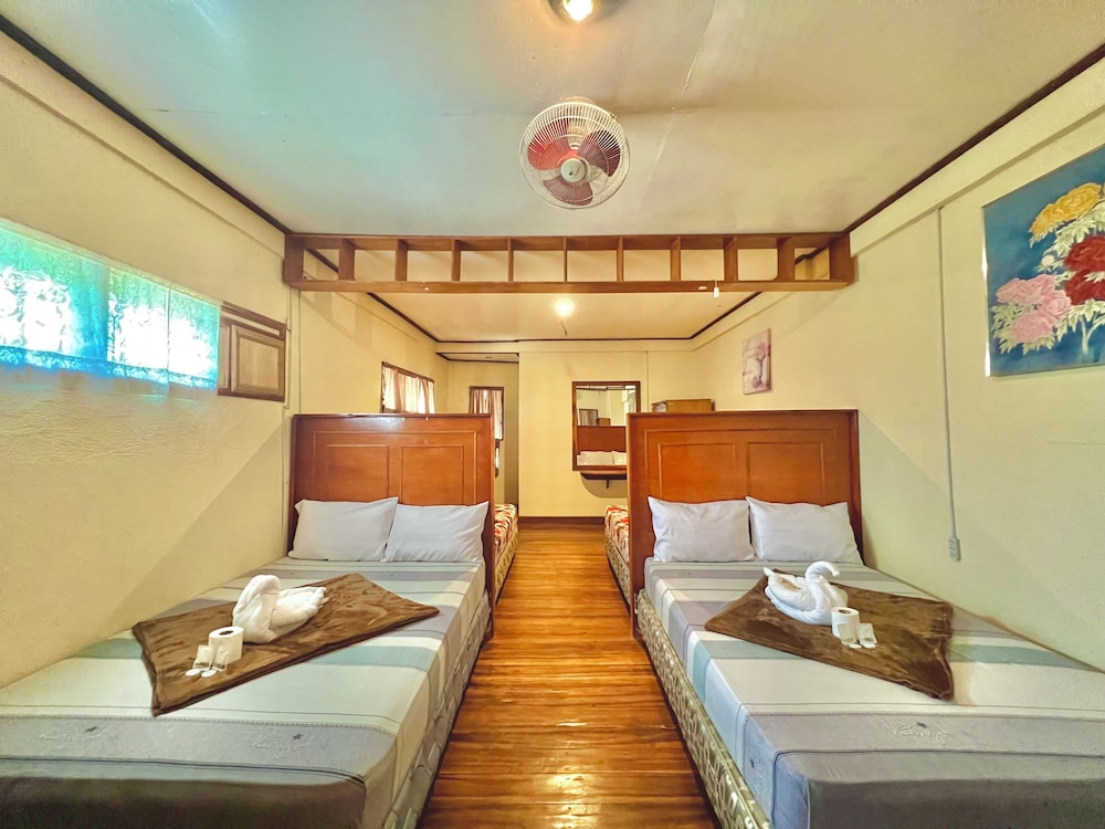 Novie's Tourist Inn