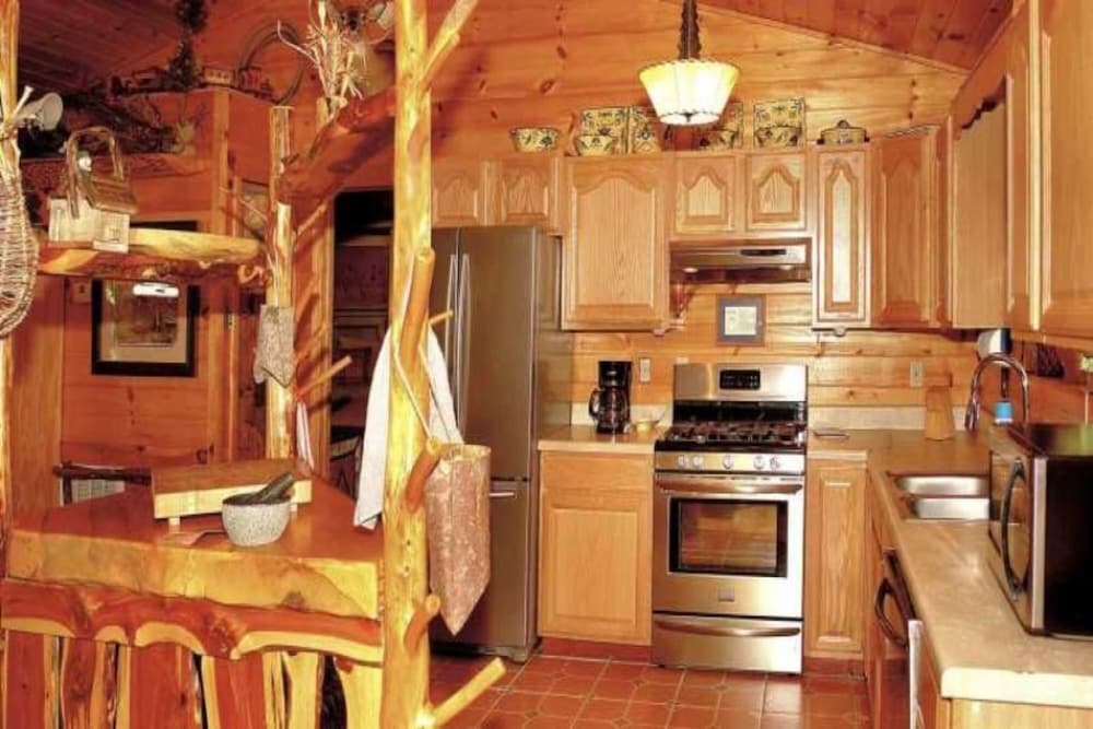 Enchanted - 1 Bedrooms, 1 Baths, Sleeps 2 Cabin by RedAwning view 2