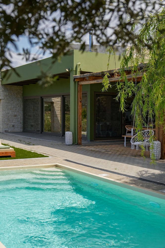 Oliva Emerald Eco - Secluded Off-grid Vineyard Villa