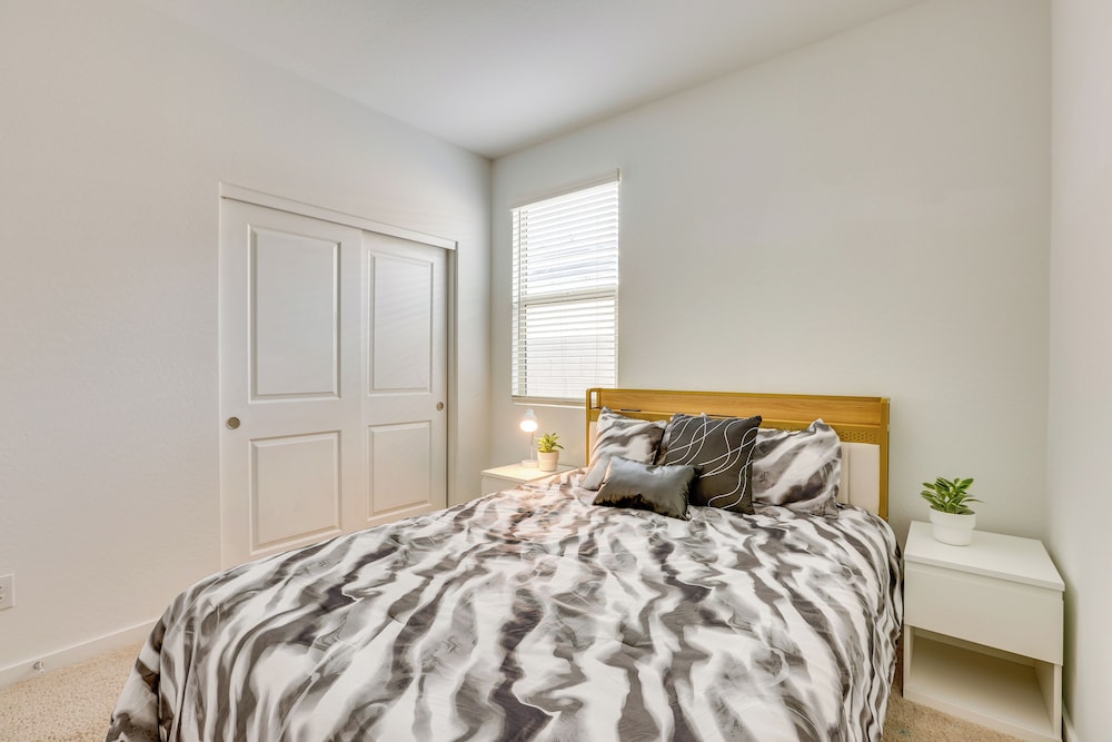 10 Mi to Dtwn Phoenix: Chic Family Home