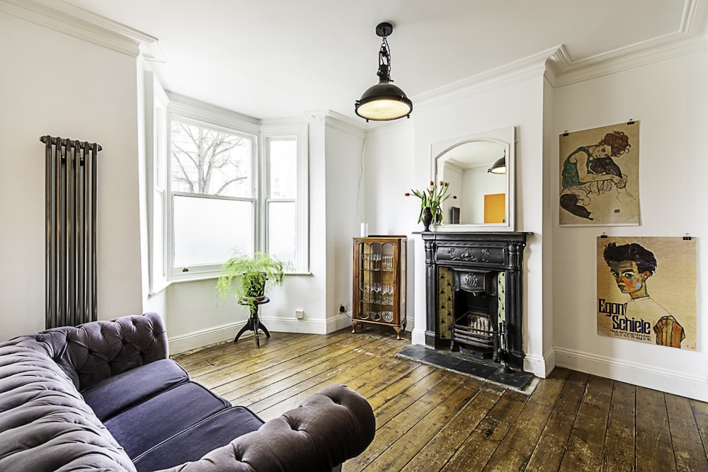 Hackney - Victoria Park: Generous 2 Bed Terrace