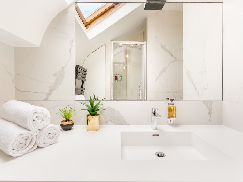 Merveil Luxury Suites - Royale - Saint Honore view