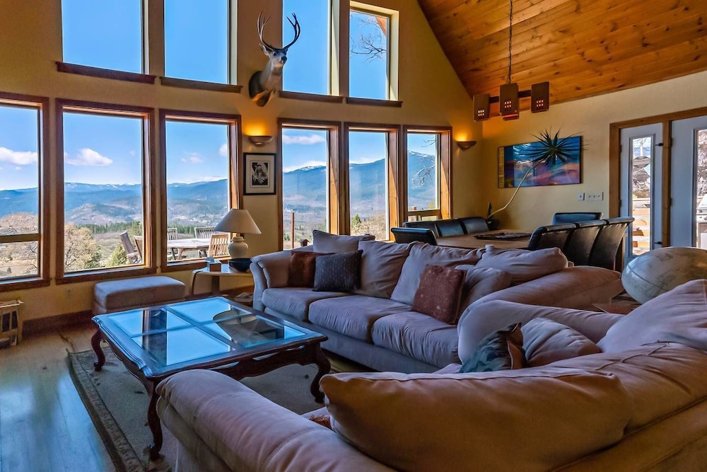 Sunset Chalet - 2600 Sq.ft. Multi-seasonal Retreat