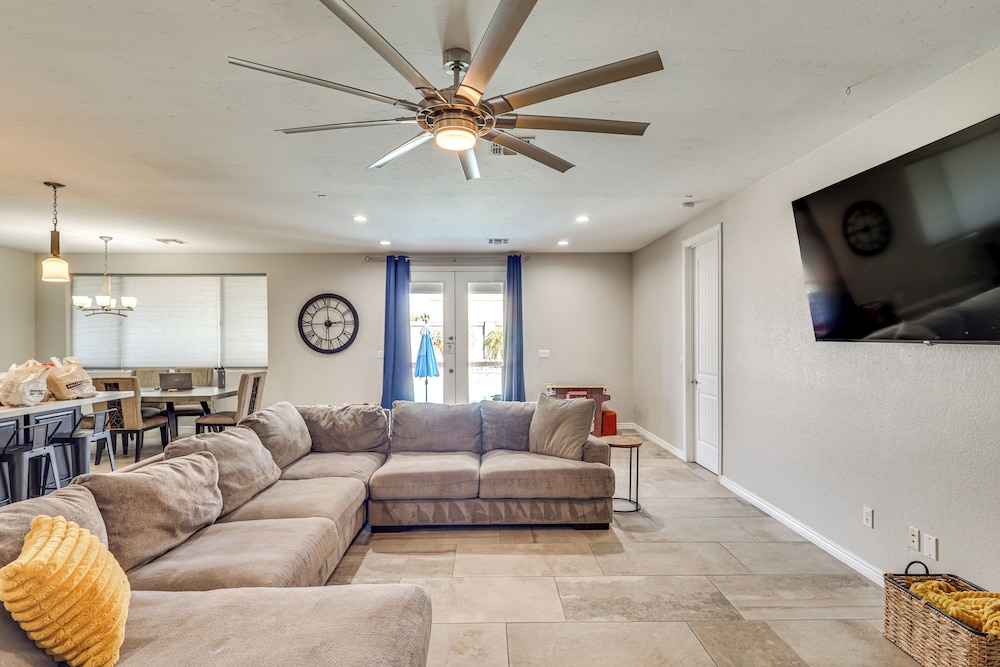 Modern Gem w/ Pool & Mtn Views in Lake Havasu City
