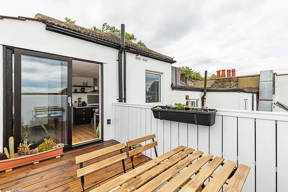 Stylish Chiswick Apartment With a Private Terrace
