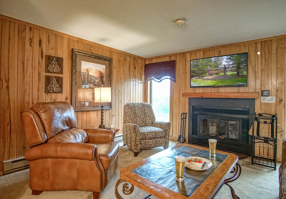 Powderidge #14: 2 Bedrooms, 2.5 Bath: Slope Side, Wood Fireplace