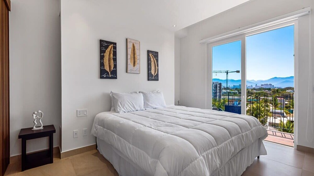 Equipped 3BR House - Pool - Gym - 5 min to Beach