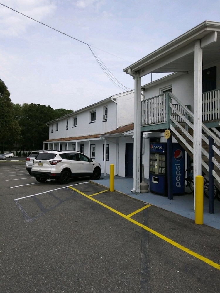 Budget Inn Motel Suites