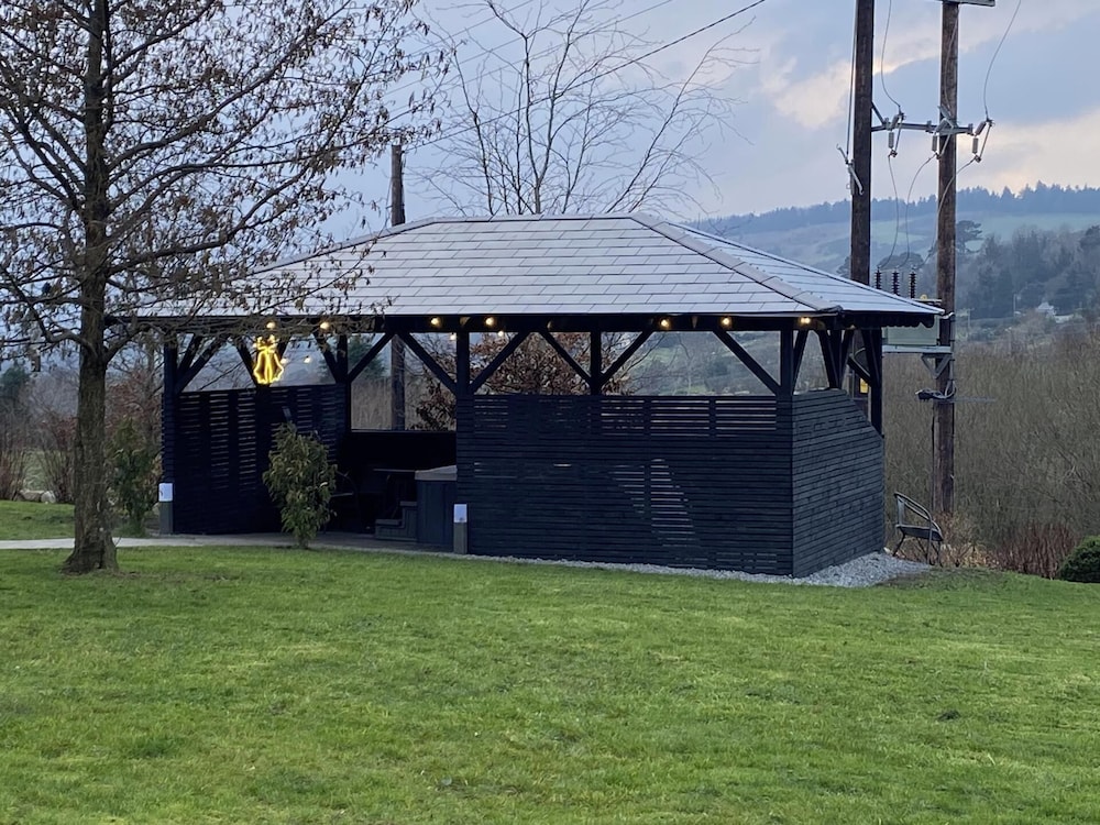 Mountain View Retreat in Rostrevor With hot Tub