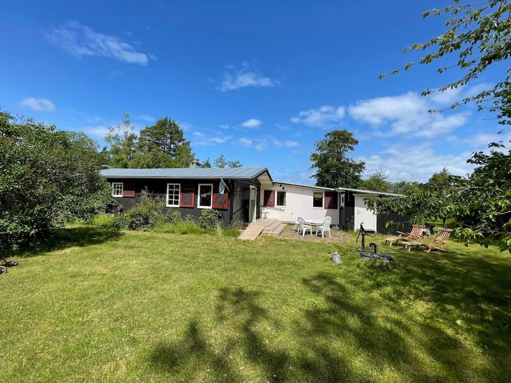 Cozy Seaside Getaway in Grankullavik