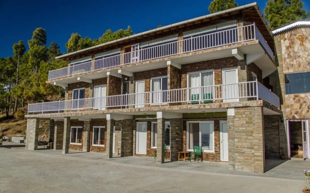 Kasar Rainbow Yoga Retreat