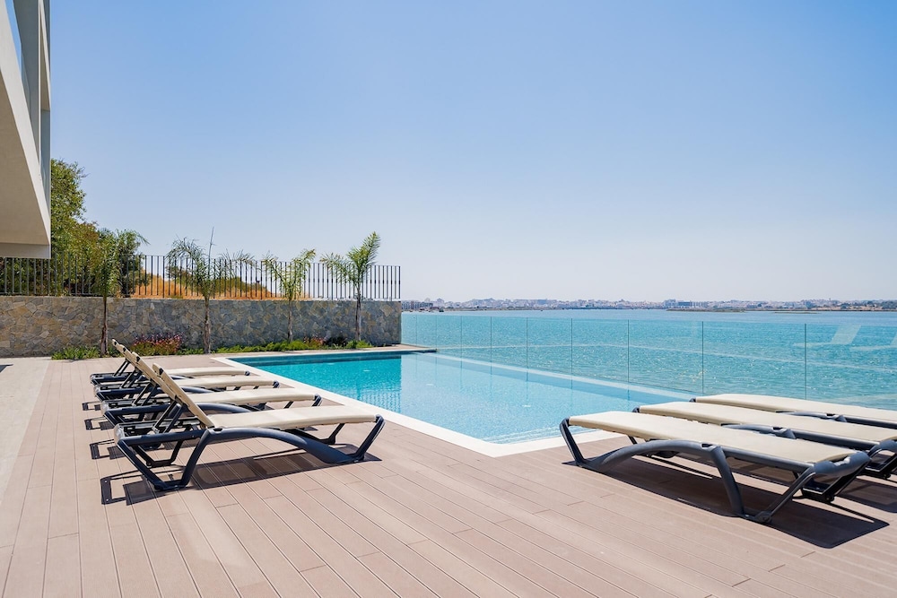 Apartment by Ideal Homes Overlooking Arade River Pool Gym view 5