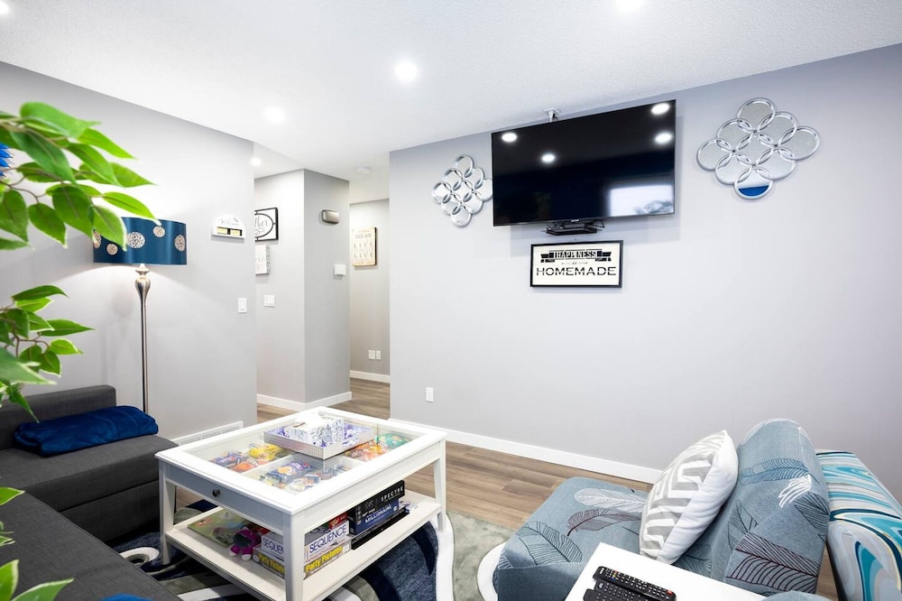 240 Spacious Modern Home w AC