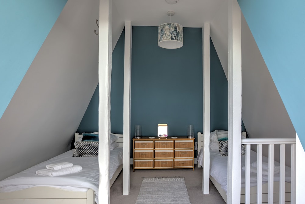 The Tower, 5 Corisande Manor