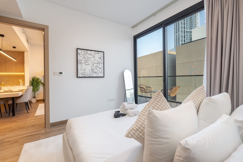 Stylish Minimalist 2-bedroom in Jumeirah Village Circle