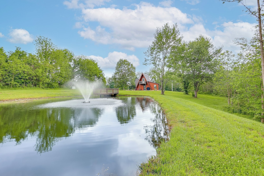 Hot Tub, Fire Pit, Bbq, On-site Pond: Kenton Cabin