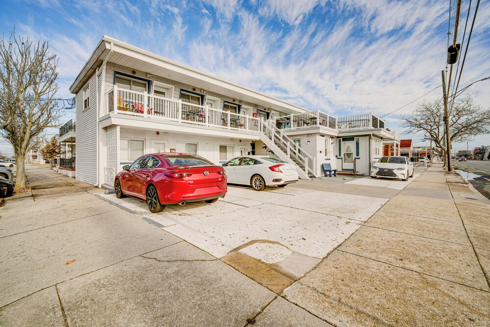 Half-block to Beach & Conventions: Wildwood Studio