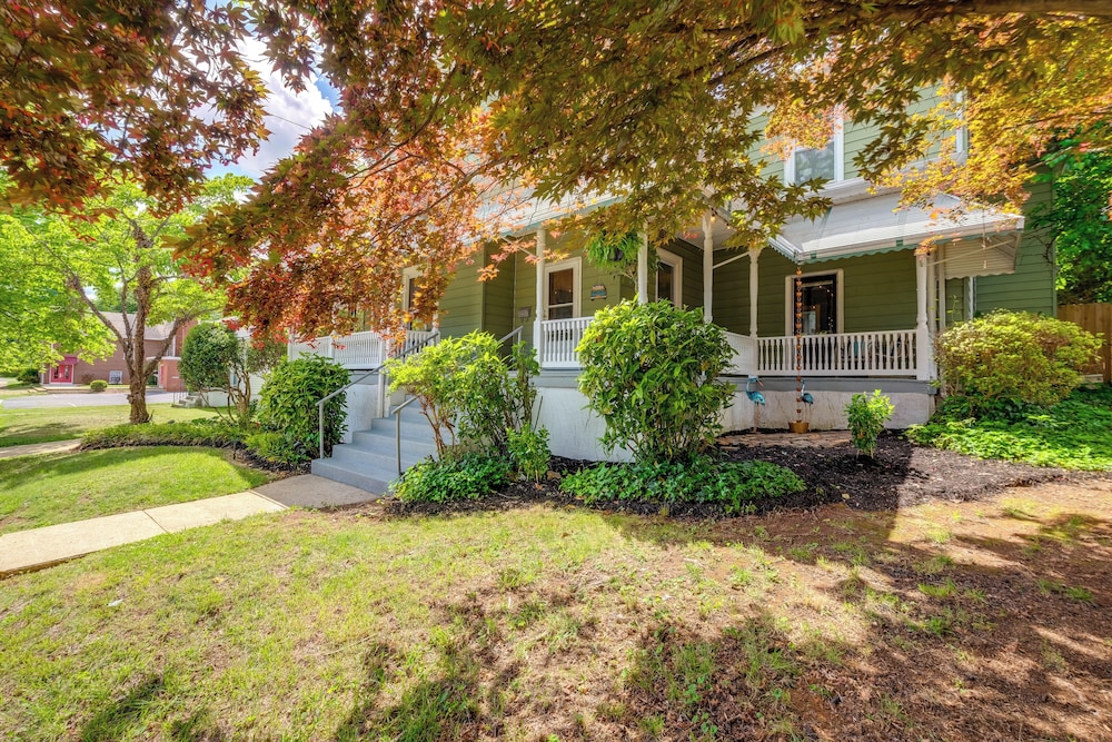 2 Mi to Dtwn: Historic Lynchburg Apartment! view 5