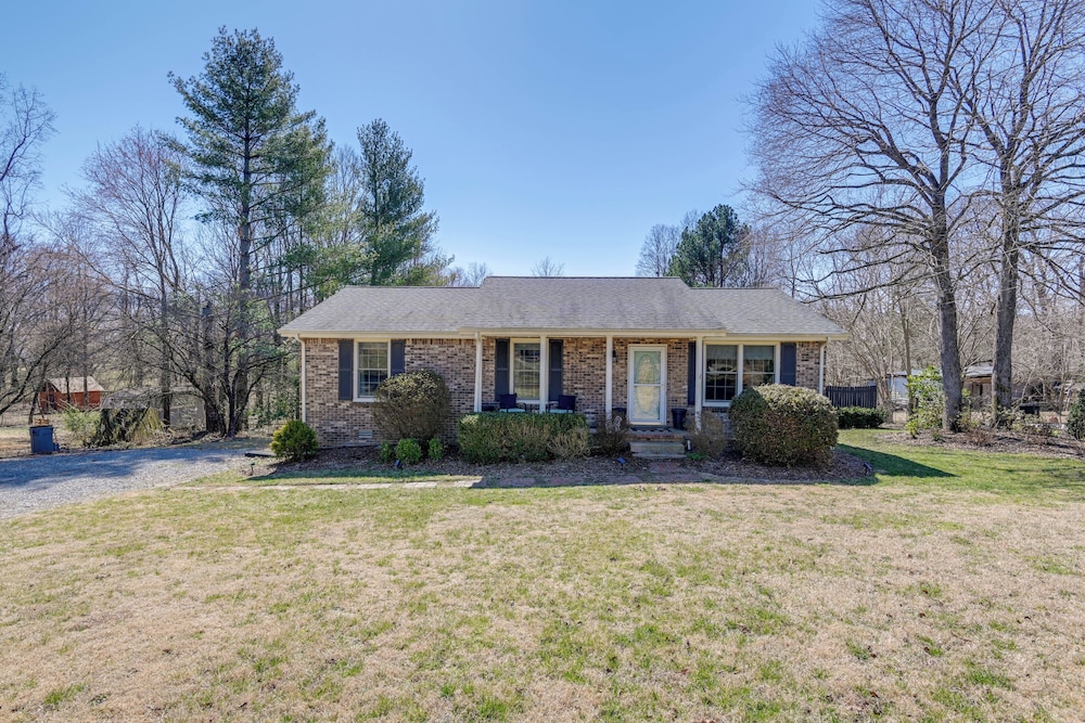 Family Home w/ Furnished Deck in Fairview!