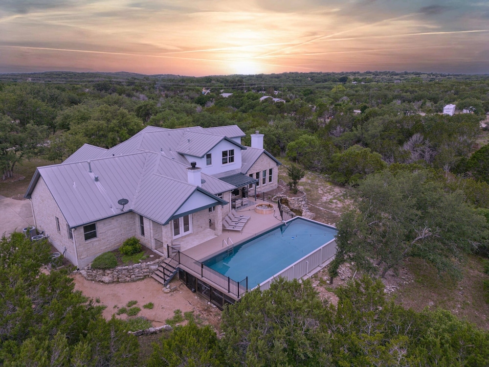 Spicewood Lodge W/pool, Hottub - Property Image 21