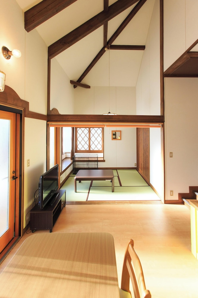 Yatsugatake Wan Wan Paradise Cottage