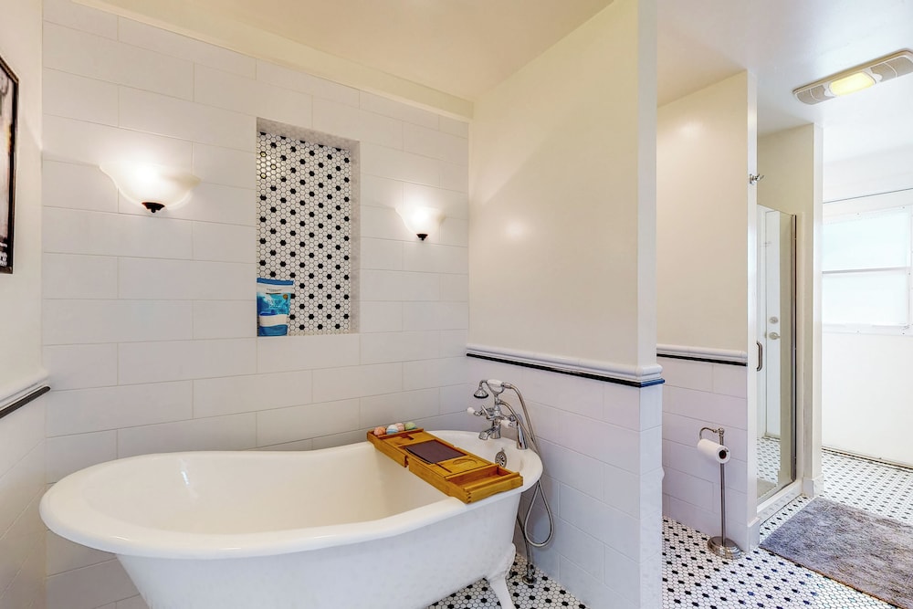 Two Dog-friendly Home, Close to Wine Country