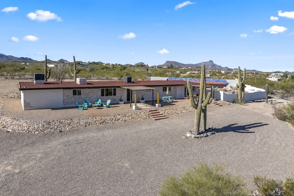 Panoramic Mountain Views Heated Pool 2 Kitchens