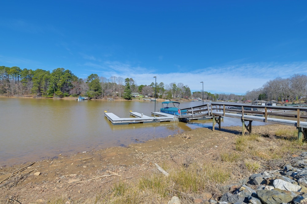 Boat & Fish: Waterfront Gem in Sherrills Ford!