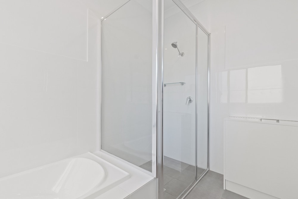 Elegant 3-bed Home From Sunny Glenelg Beach