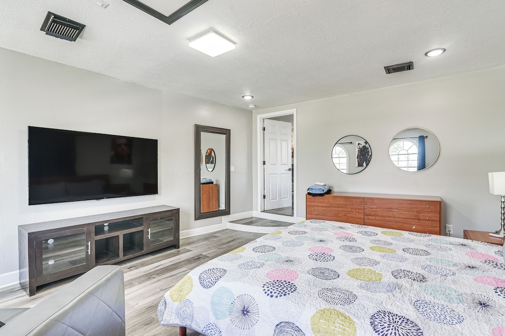 Walkable Apt 2 Mi to Dtwn: Houston Retreat!