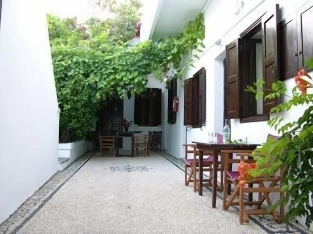 Photo 10