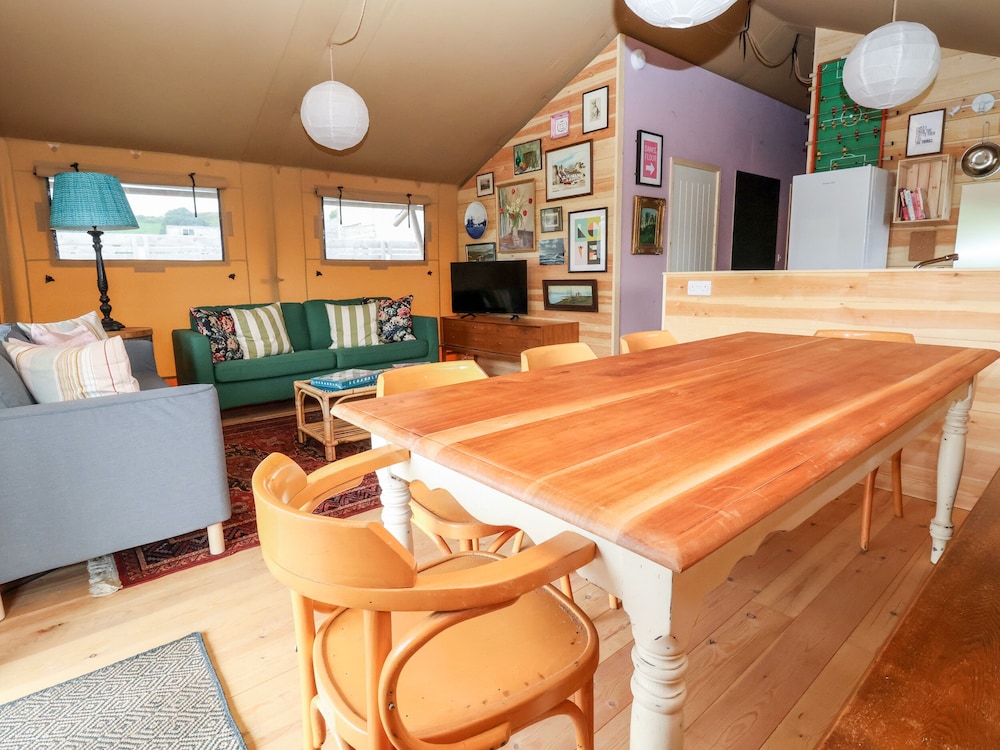 Lucky Clucky Lodge